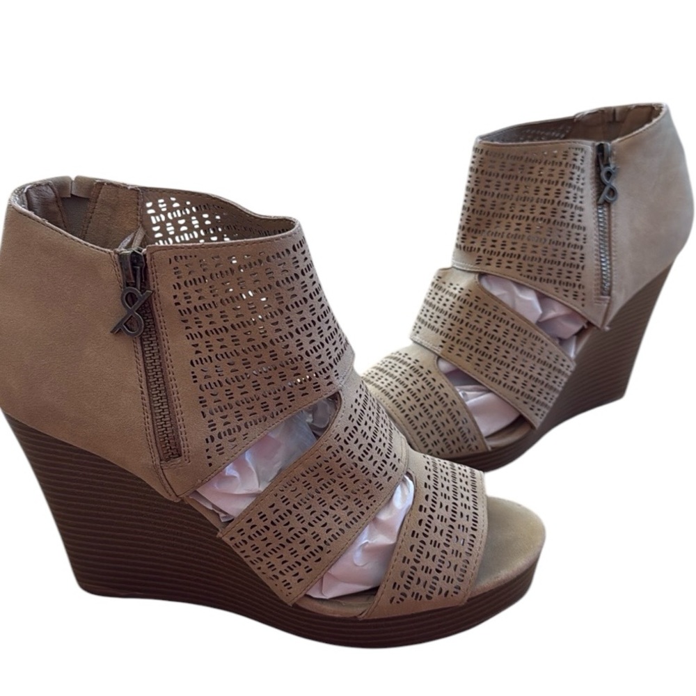 WOMENS PEEP TOE LASER CUT STRAPPY TAN 5-INCH WEDGES SIZE 10 ZIP CLOSURE